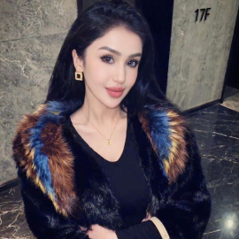 维族美女米娜